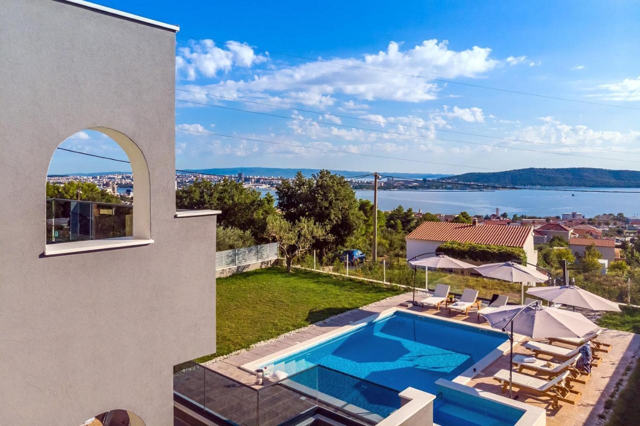 Seaview Stanka With Pool And Attached Jacuzzi *