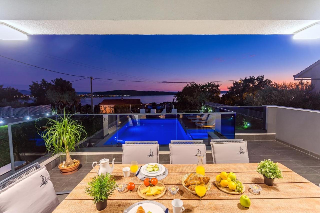 Seaview Stanka With Pool And Attached Jacuzzi Kastela