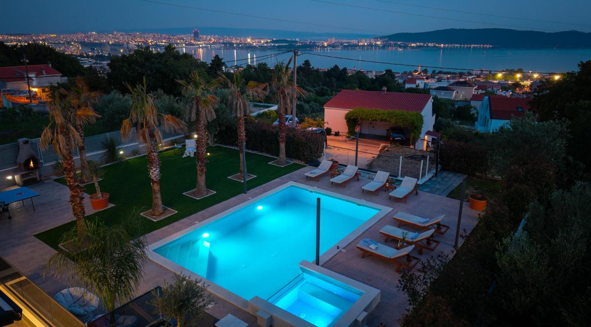 Seaview Stanka With Pool And Attached Jacuzzi Kastela