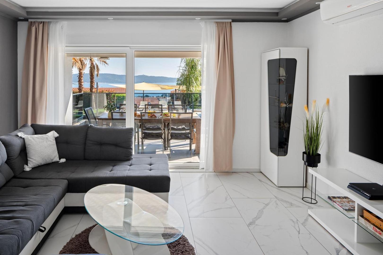 Seaview Stanka With Pool And Attached Jacuzzi Kastela