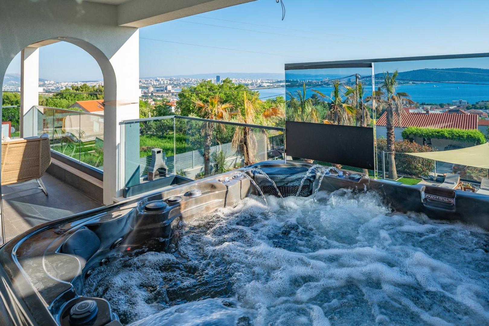 Seaview Stanka With Pool And Attached Jacuzzi * Kastela