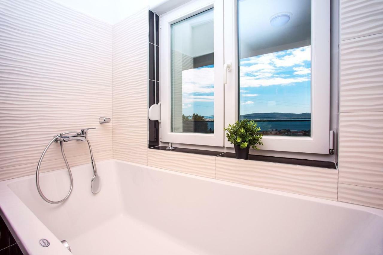 Seaview Stanka With Pool And Attached Jacuzzi *