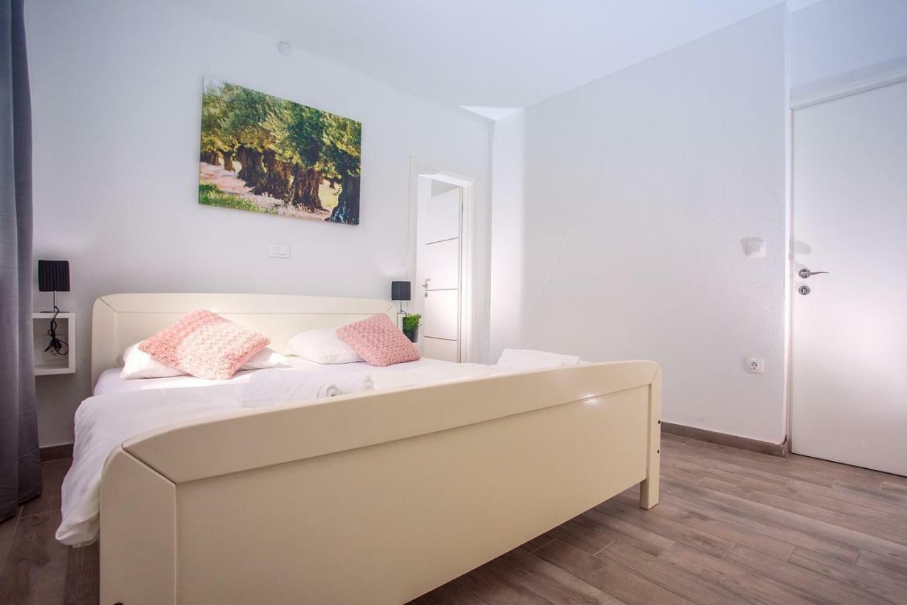 Seaview Stanka With Pool And Attached Jacuzzi