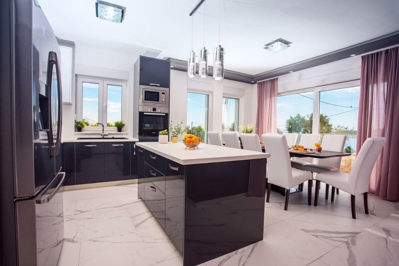Seaview Stanka With Pool And Attached Jacuzzi *